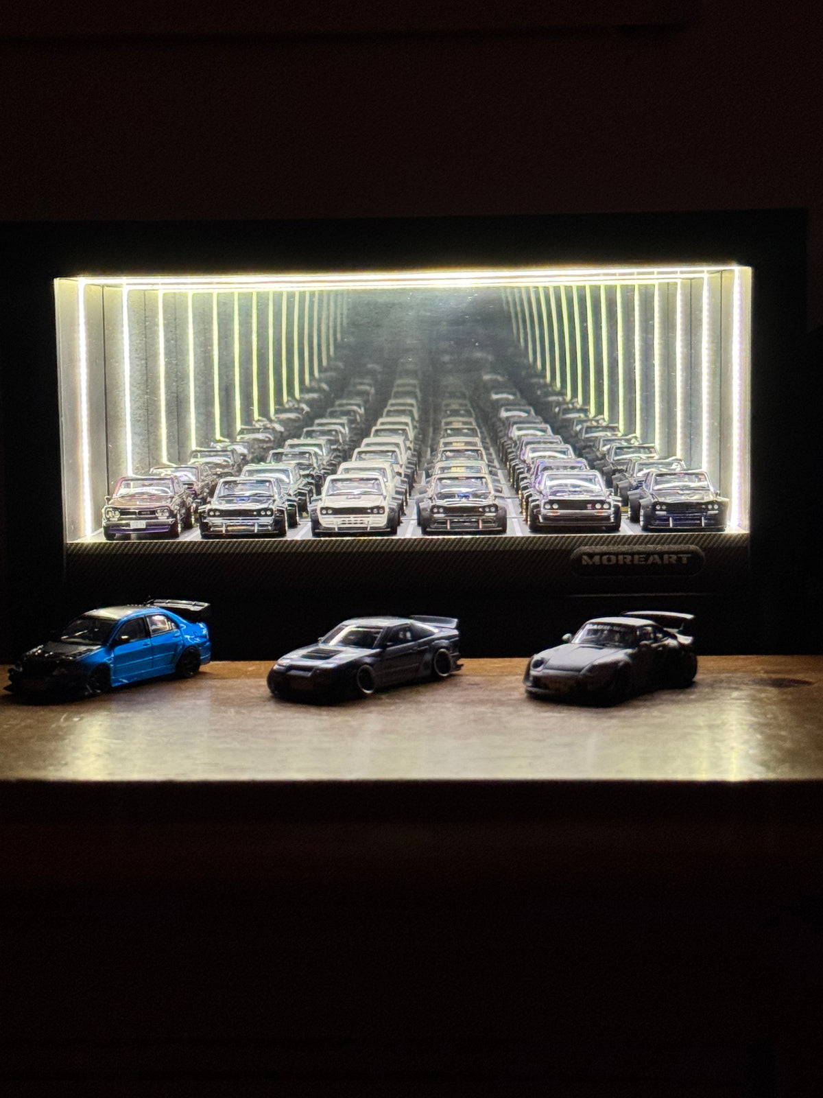 Vitrine MOREART effet miroir infini LED – Diorama parking 1:64