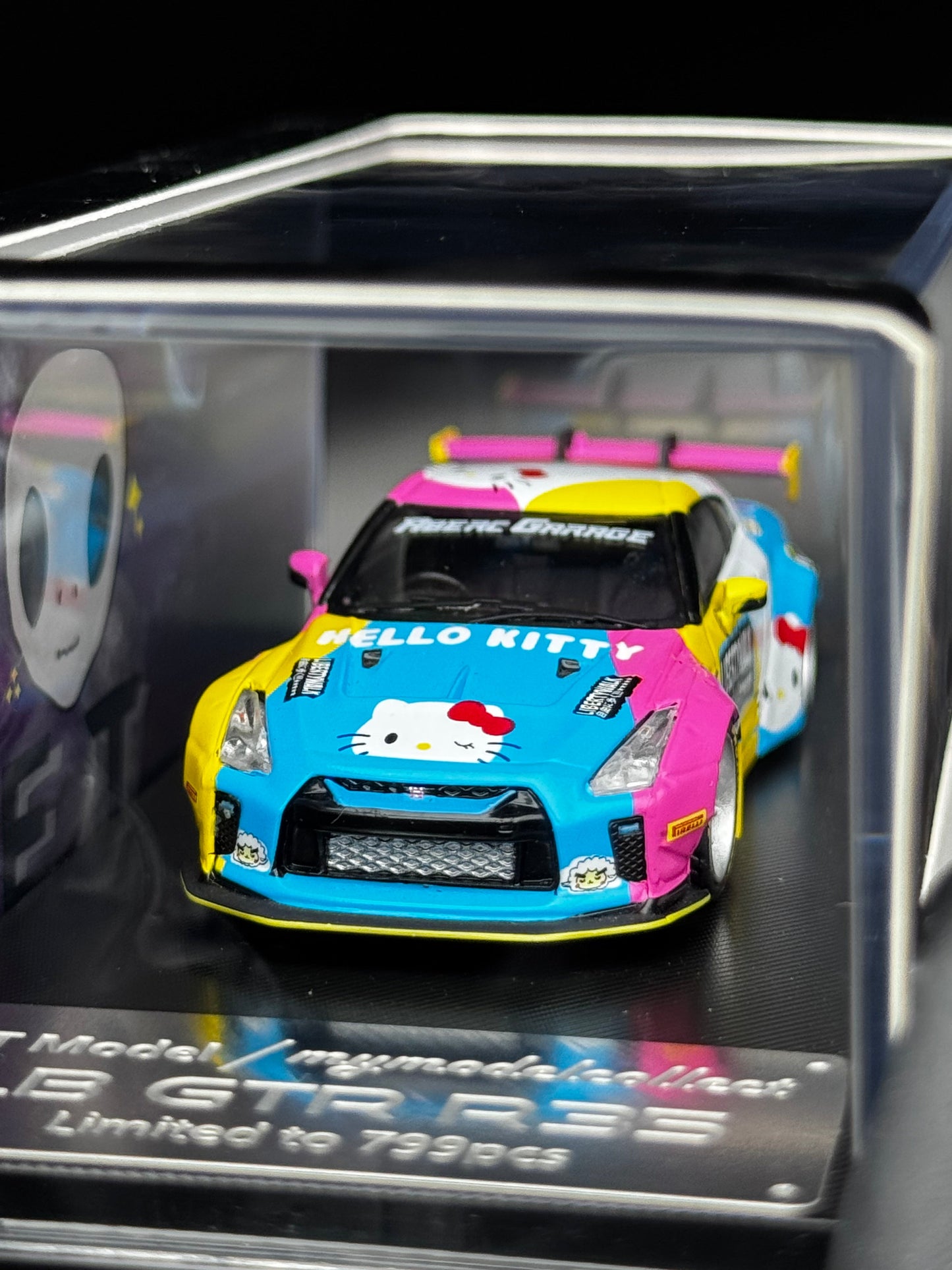 Nissan gt-r r35 lbwk Hello kitty — Mymodelcollect 1:64 SVRdiecast