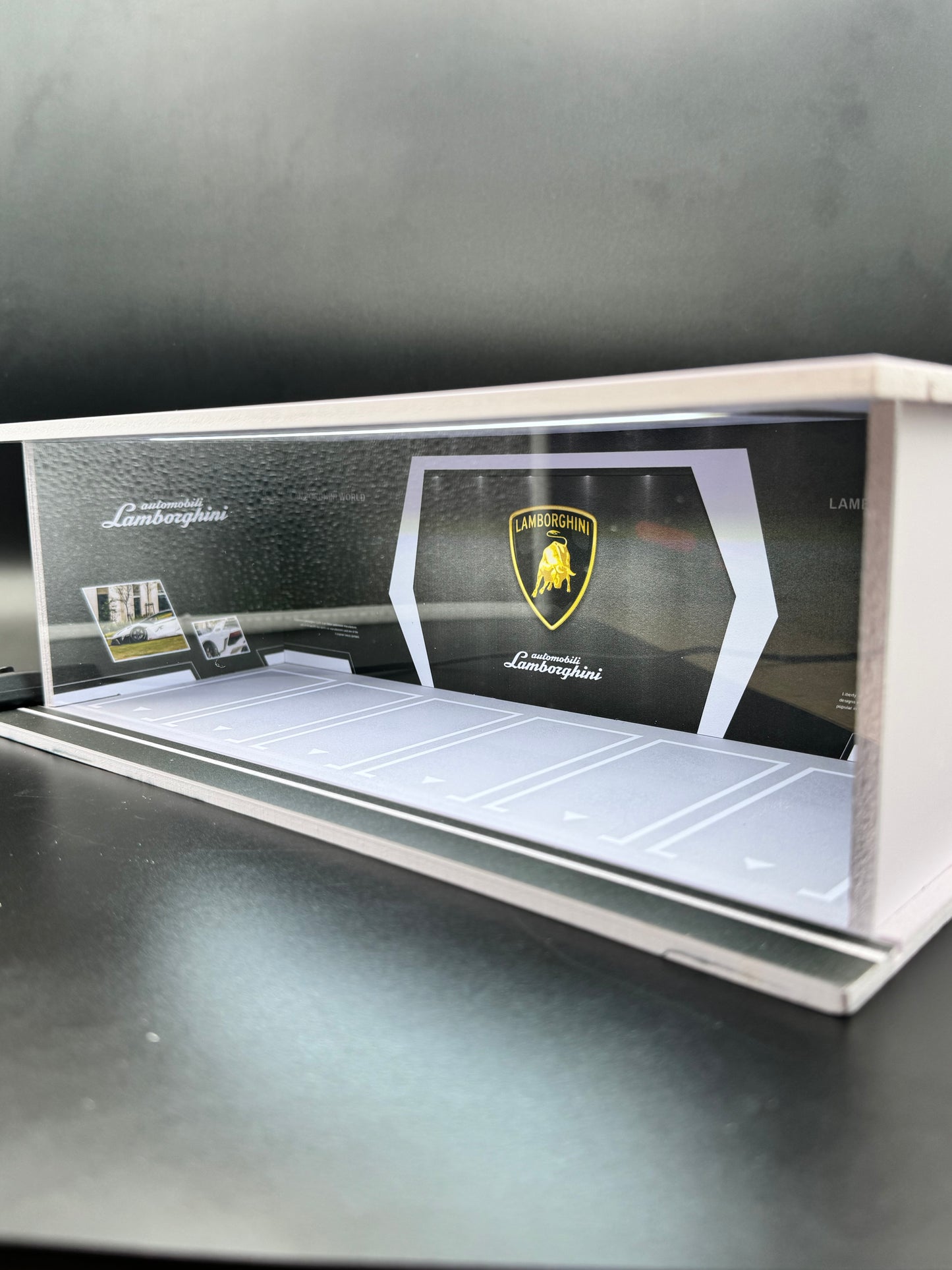 Diorama Vitrine Garage Lamborghini – 1:64