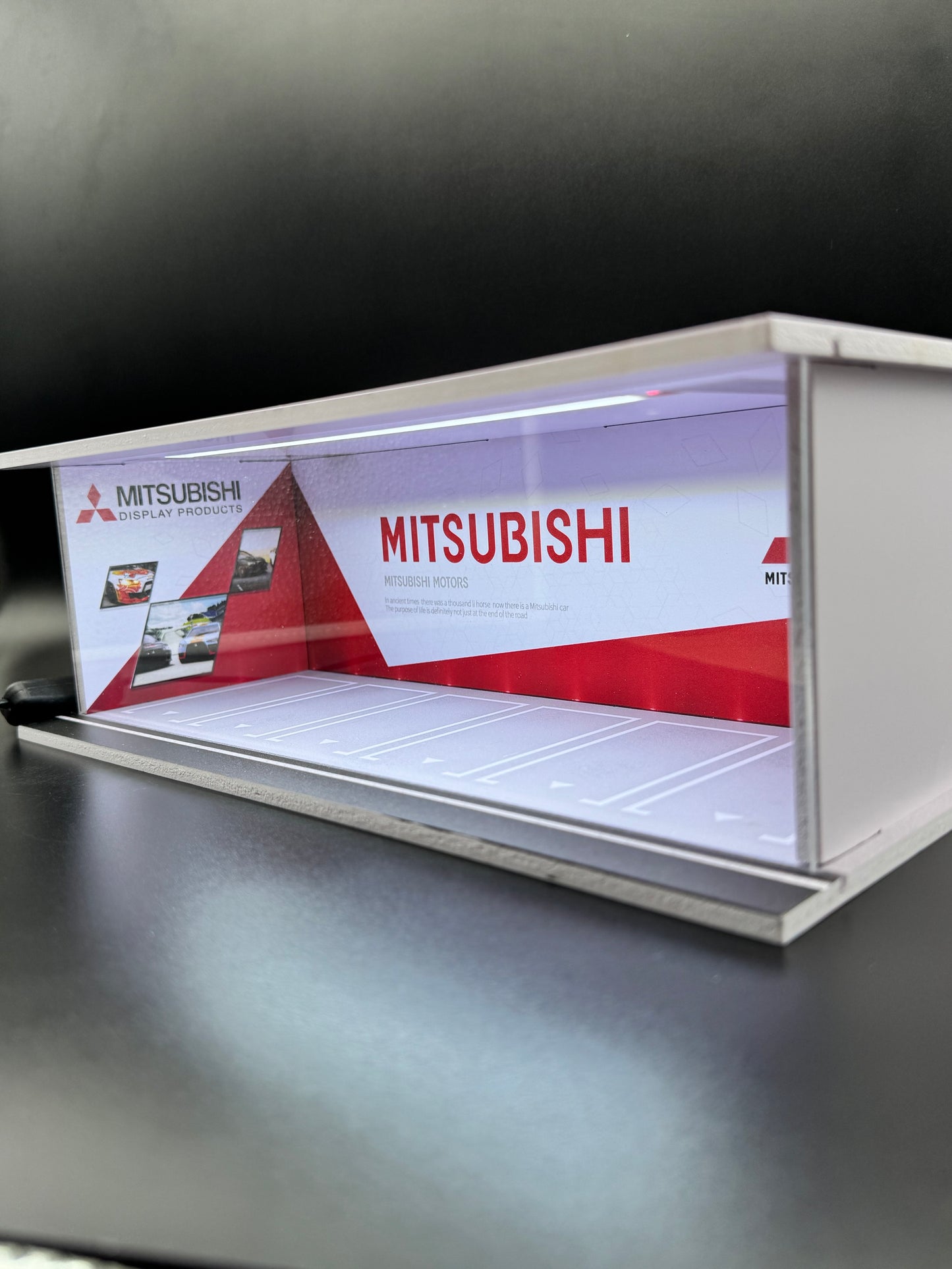 Diorama Mitsubishi Showroom – Display | 1:64
