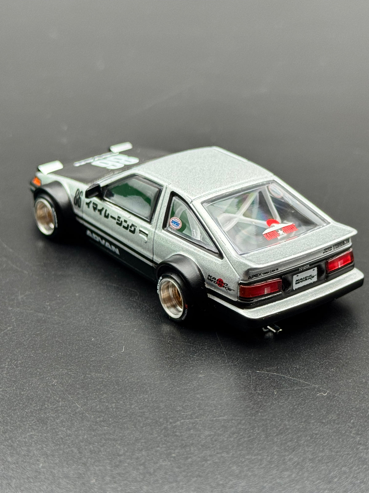Kaido House x Mini GT Toyota Sprinter Trueno AE86 Imai Racing Advan Argent #86 1:64