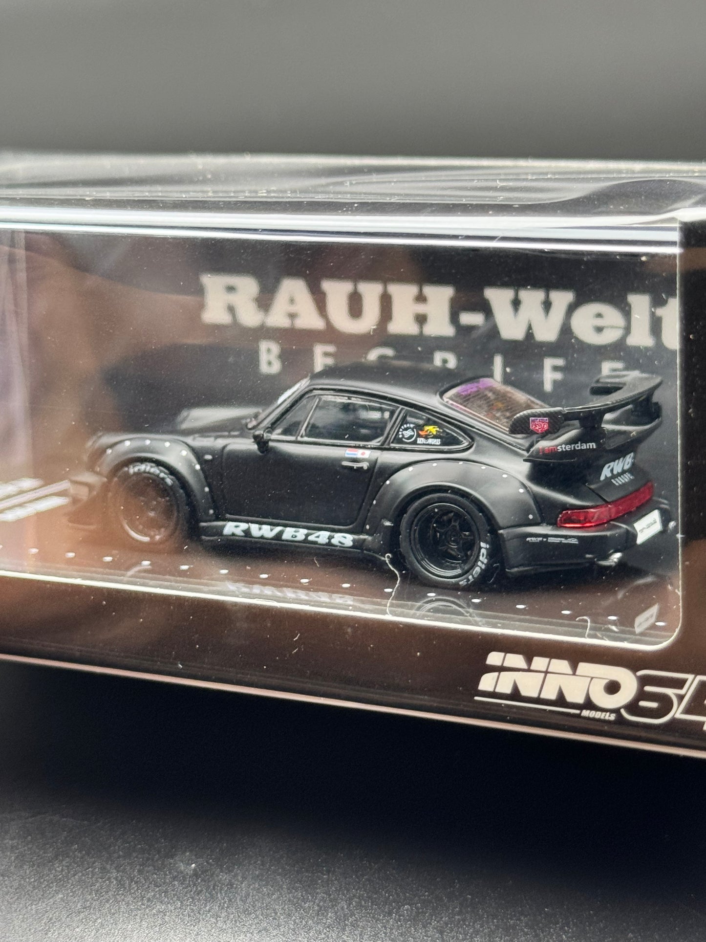 Porsche 964 RWB Rauh-Welt Begriff Noir | 1:64 INNO64