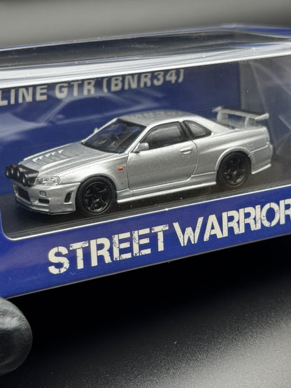 Nissan Skyline GT-R BNR34 Gris – Street Warrior 1/64 SVRdiecast