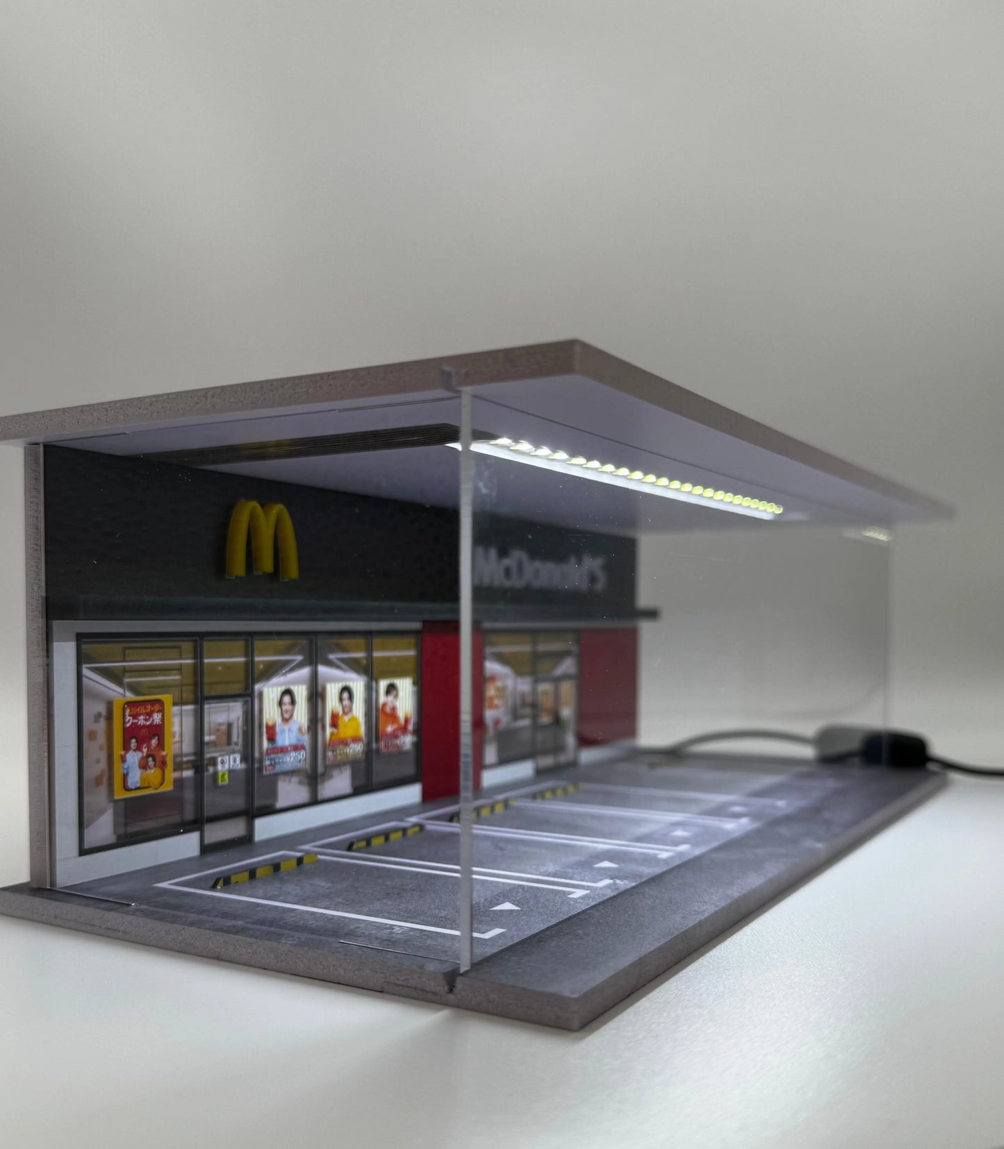Diorama McDonald’s 1/64 éclairé SVRdiecast