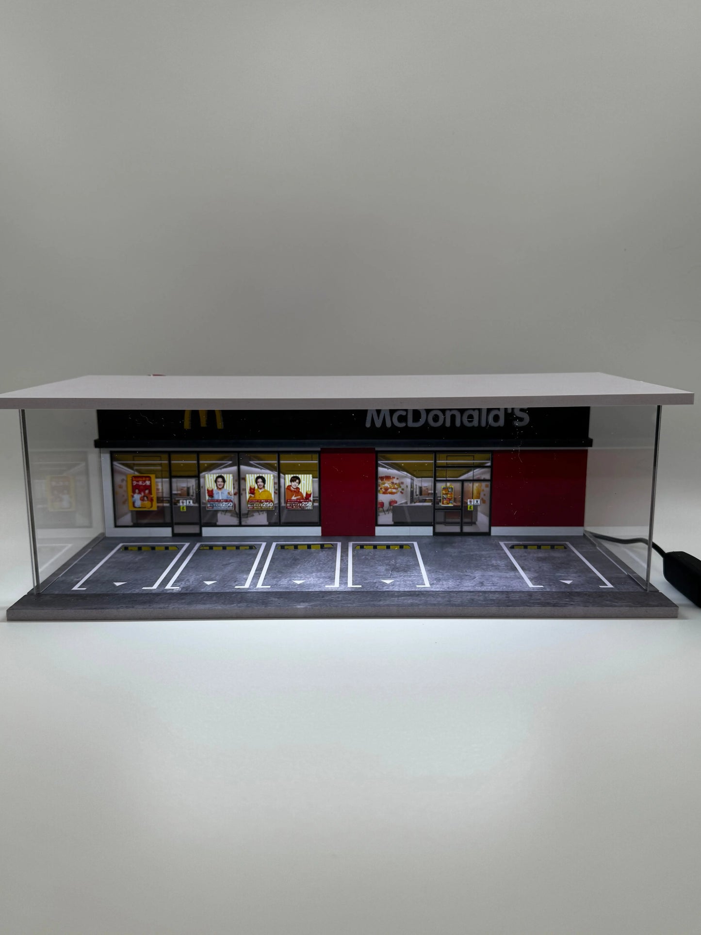 Diorama McDonald’s 1/64 éclairé SVRdiecast