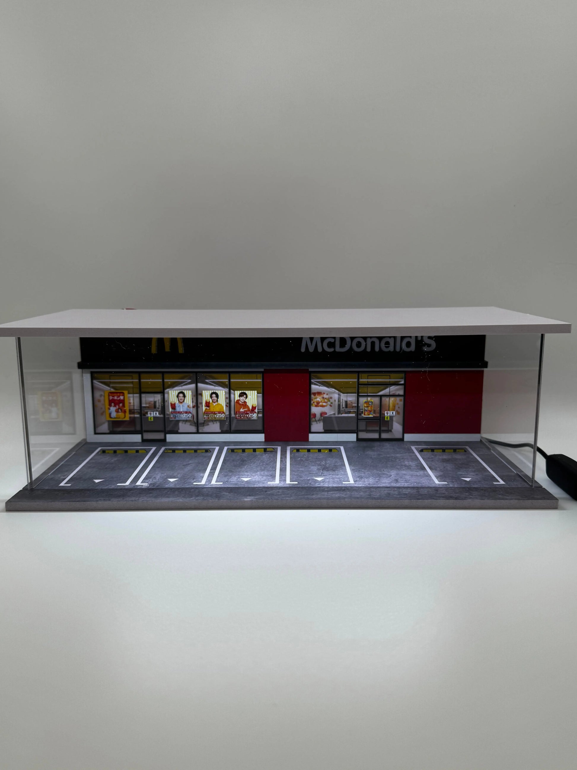 Diorama McDonald’s 1/64 éclairé SVRdiecast