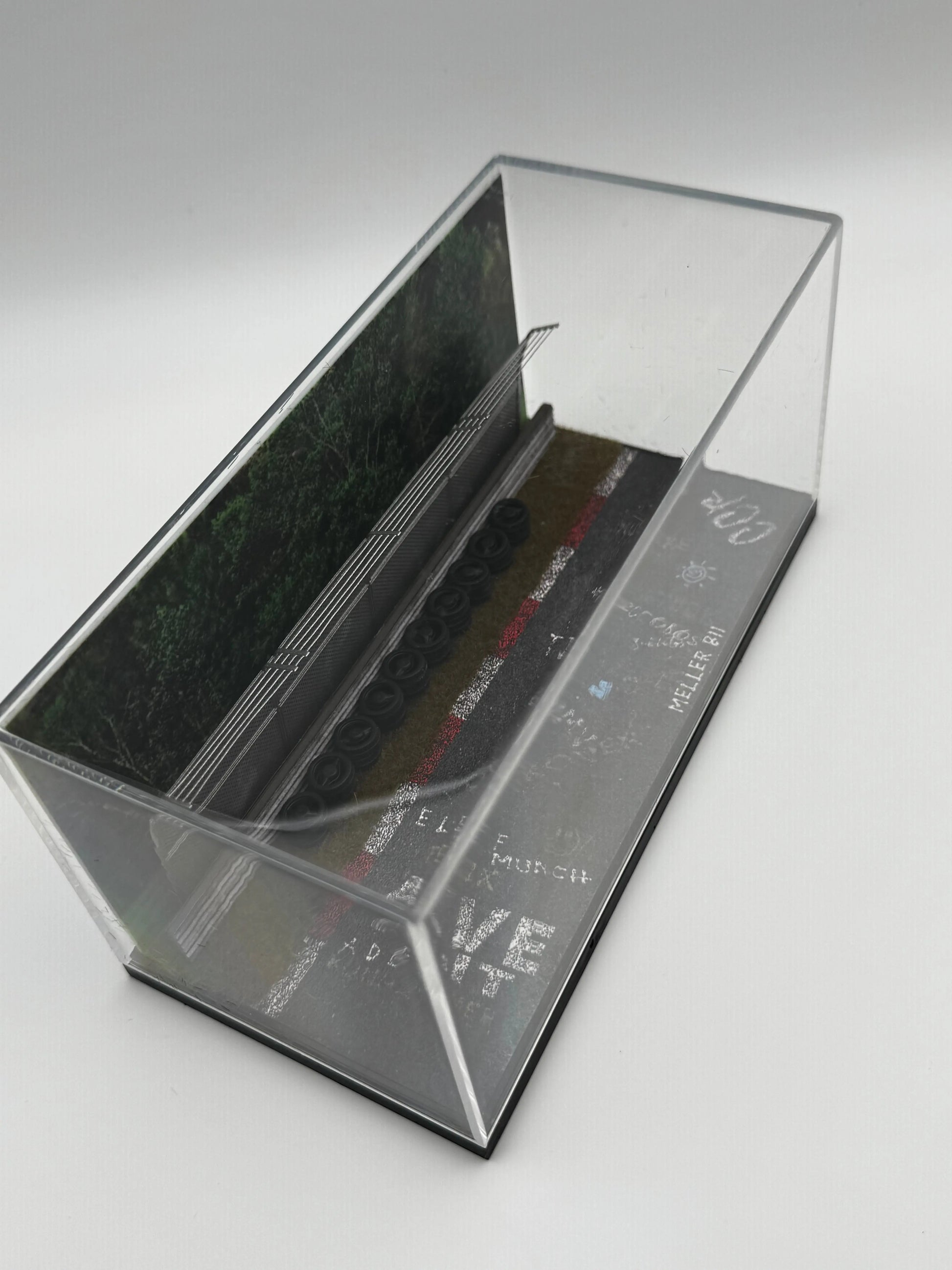 Diorama Circuit 1/64 - Mini Piste de Course pour Voitures Miniatures SVRdiecast