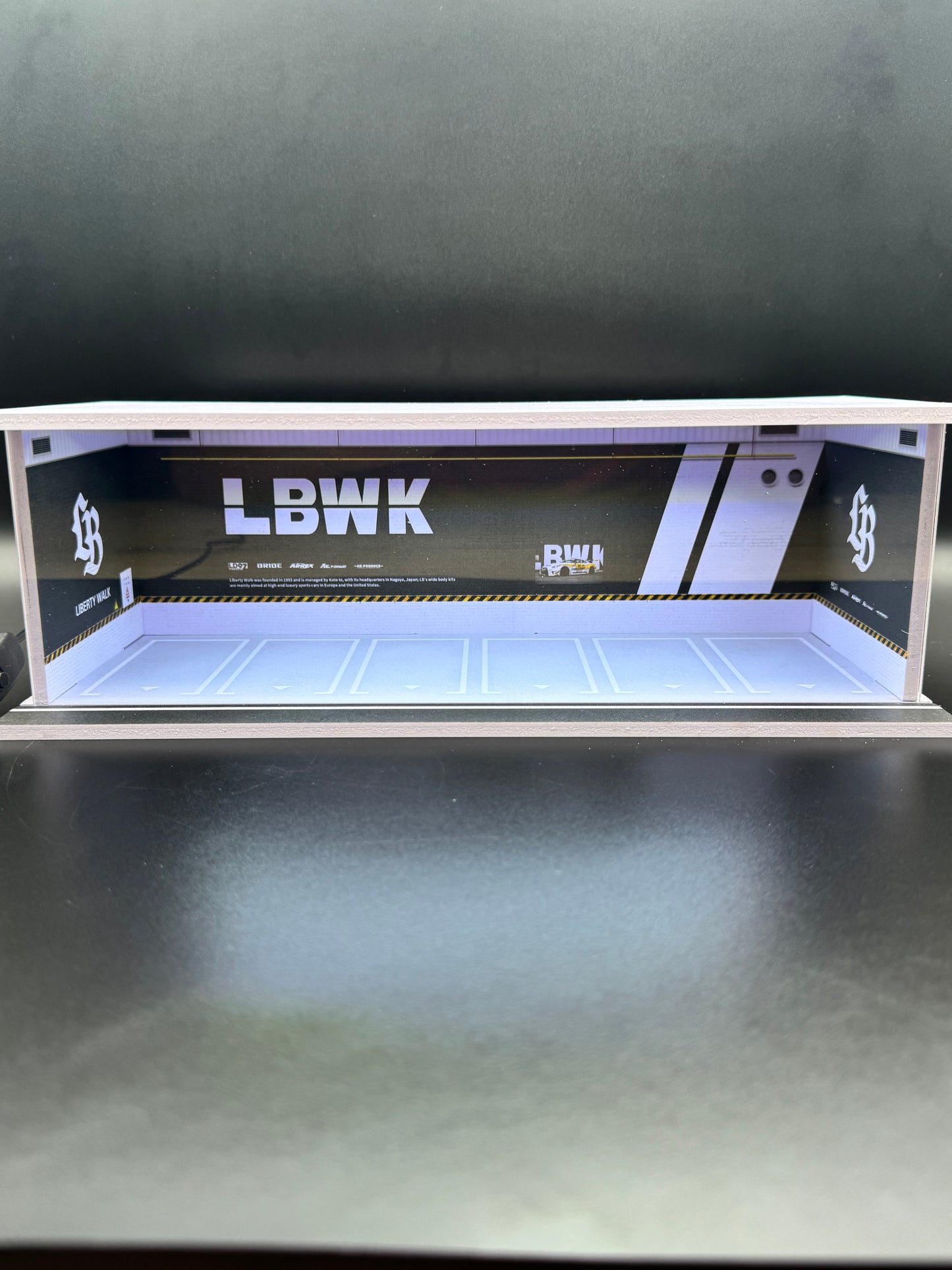 Diorama Vitrine Garage LBWK Liberty Walk – 1:64