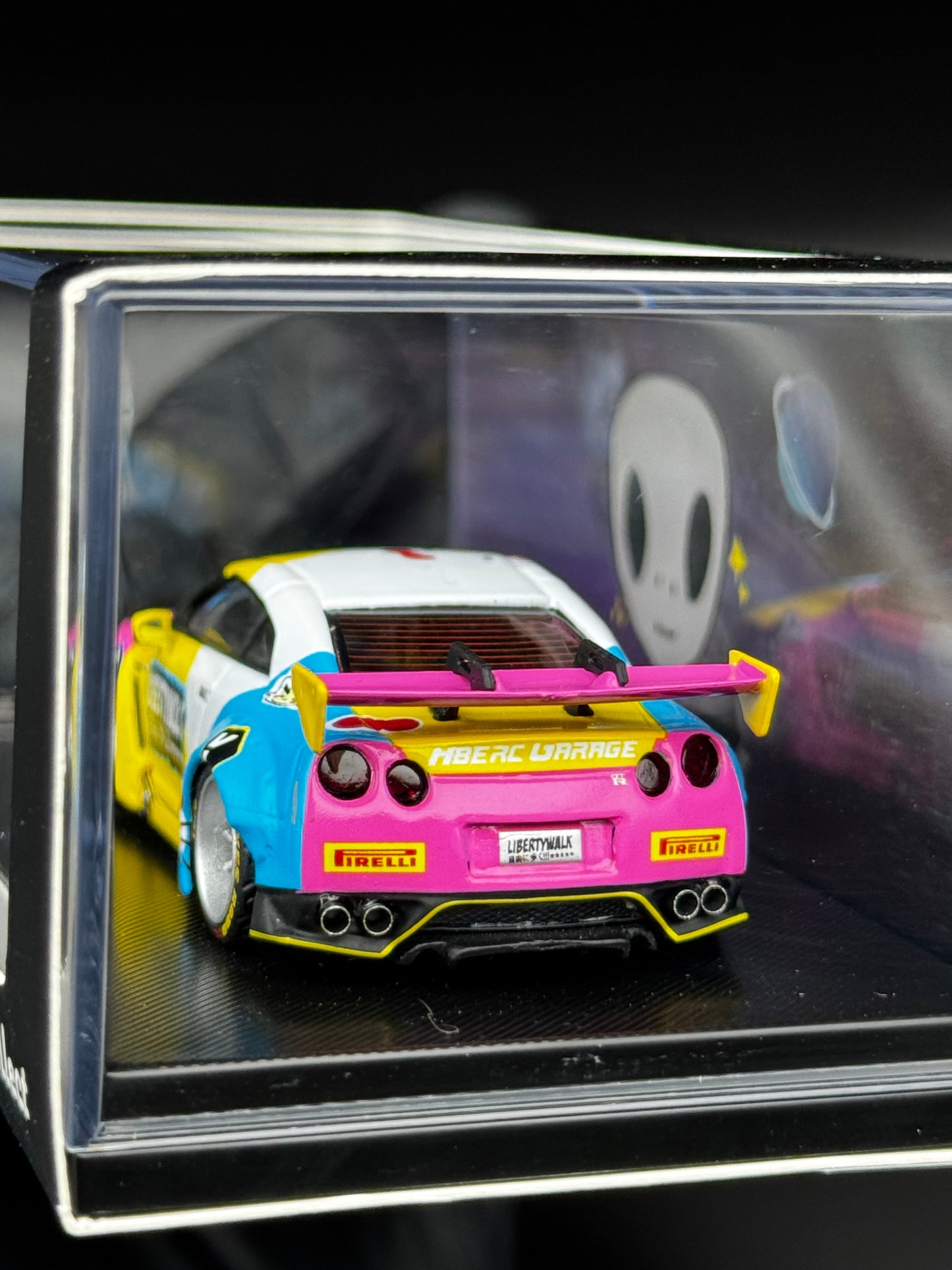 Nissan gt-r r35 lbwk Hello kitty — Mymodelcollect 1:64 SVRdiecast