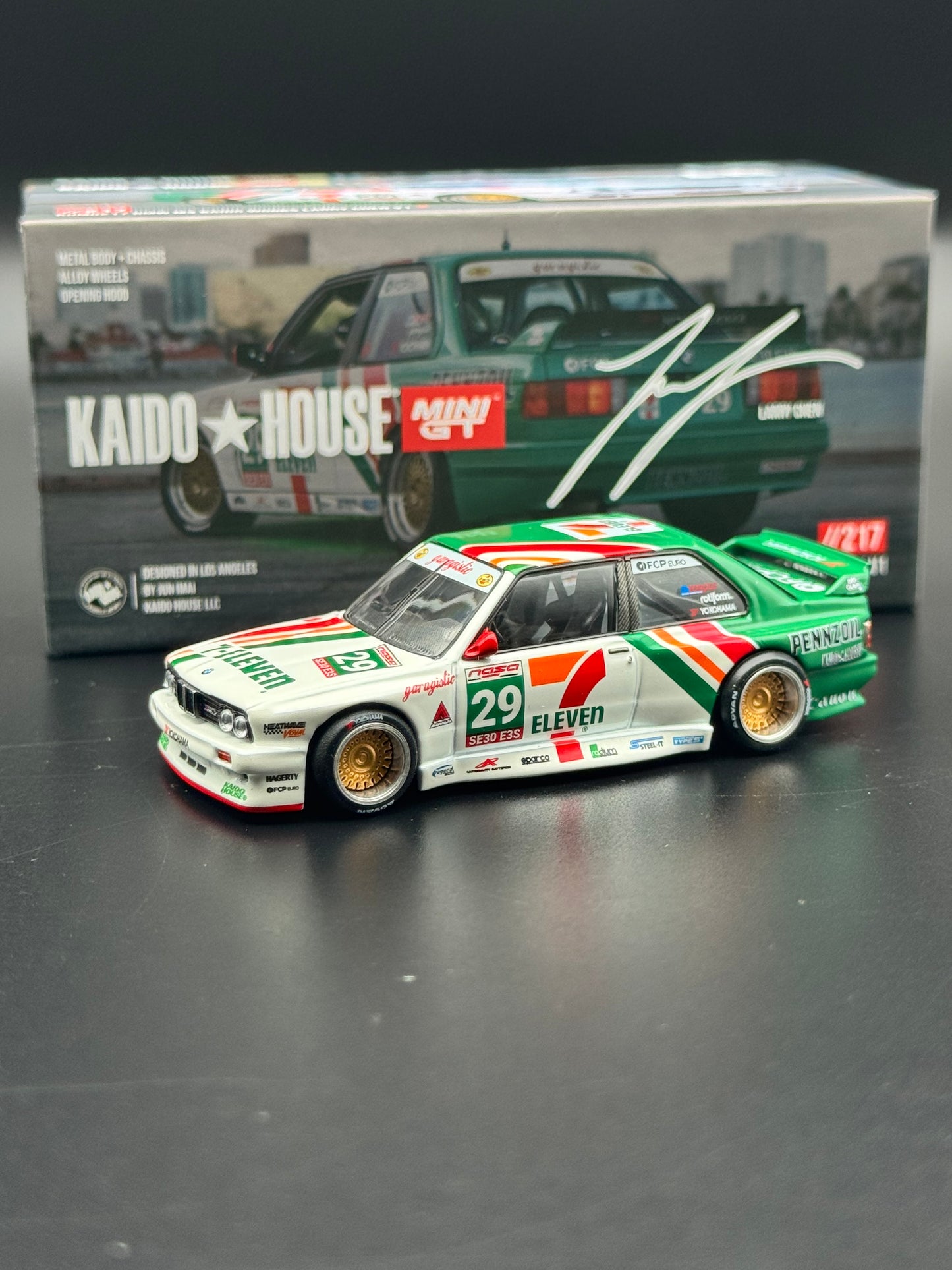 BMW M3 (E30) Kaido Works - Larry Chen V1 1:64