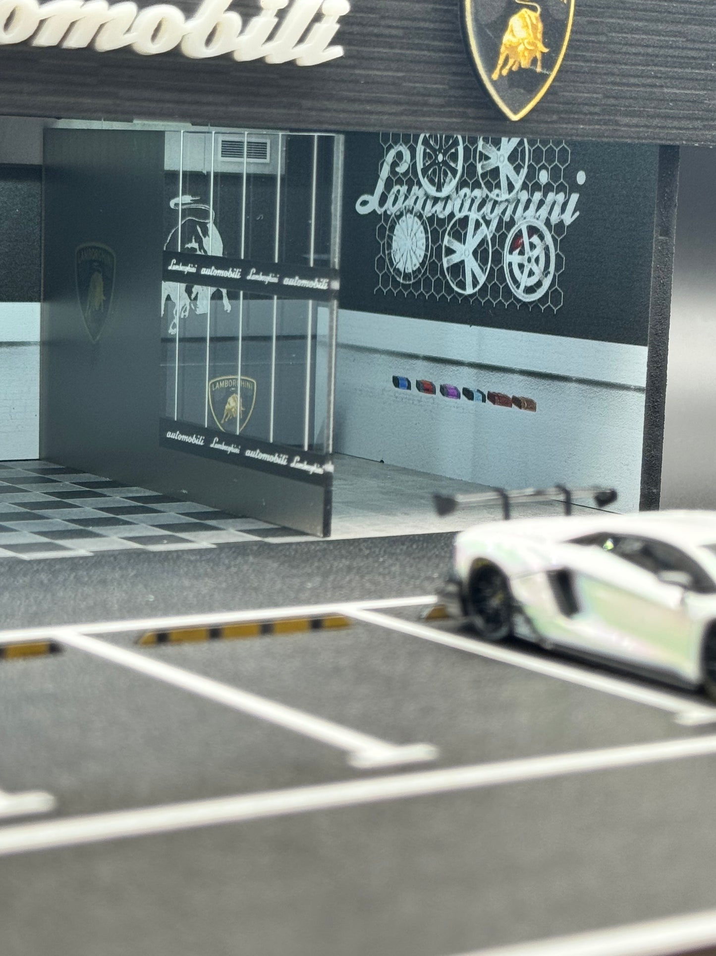 Diorama Concession Lamborghini Automobili — 1:64
