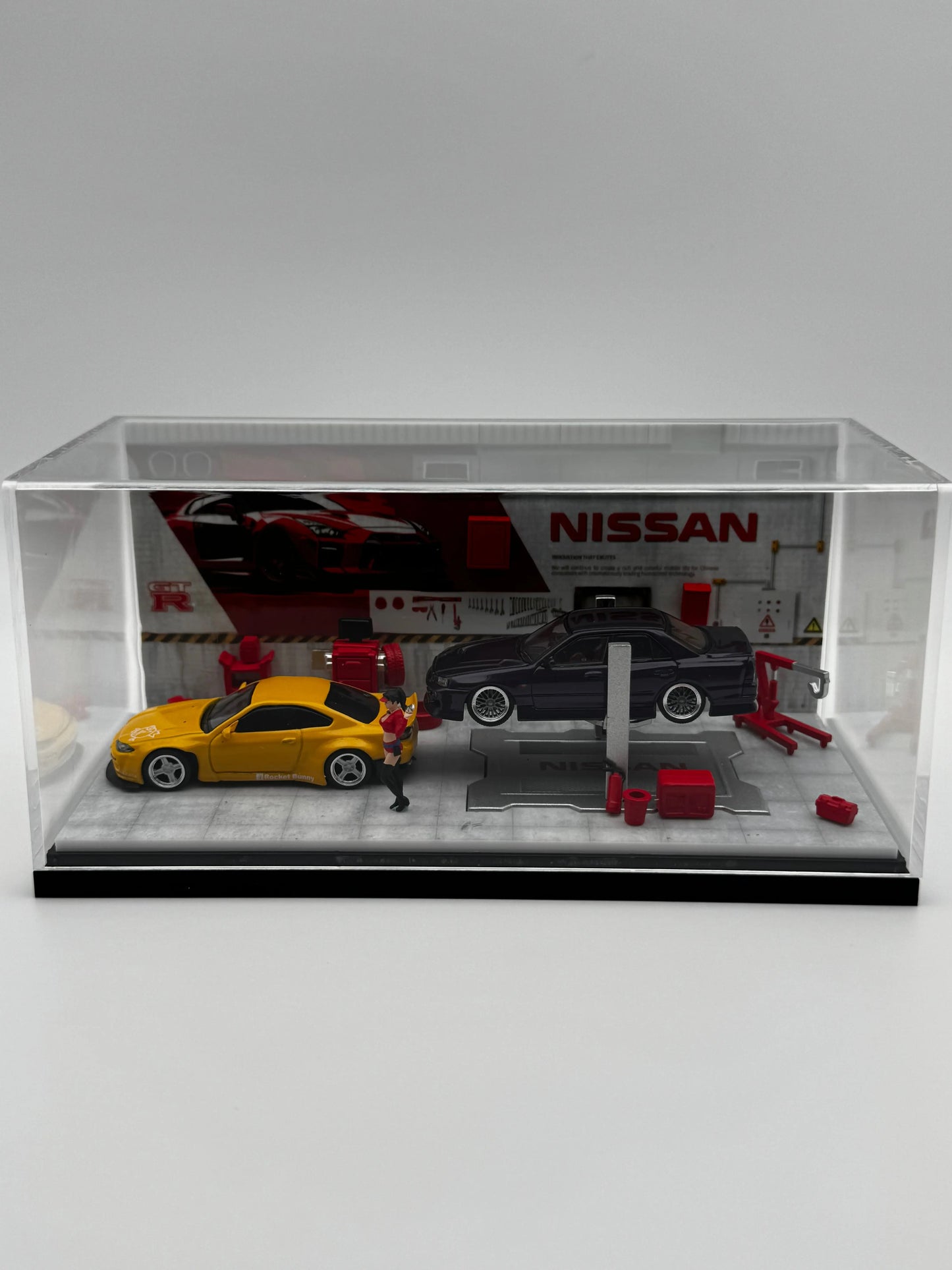 Diorama Garage Nissan avec accessoires SVRdiecast