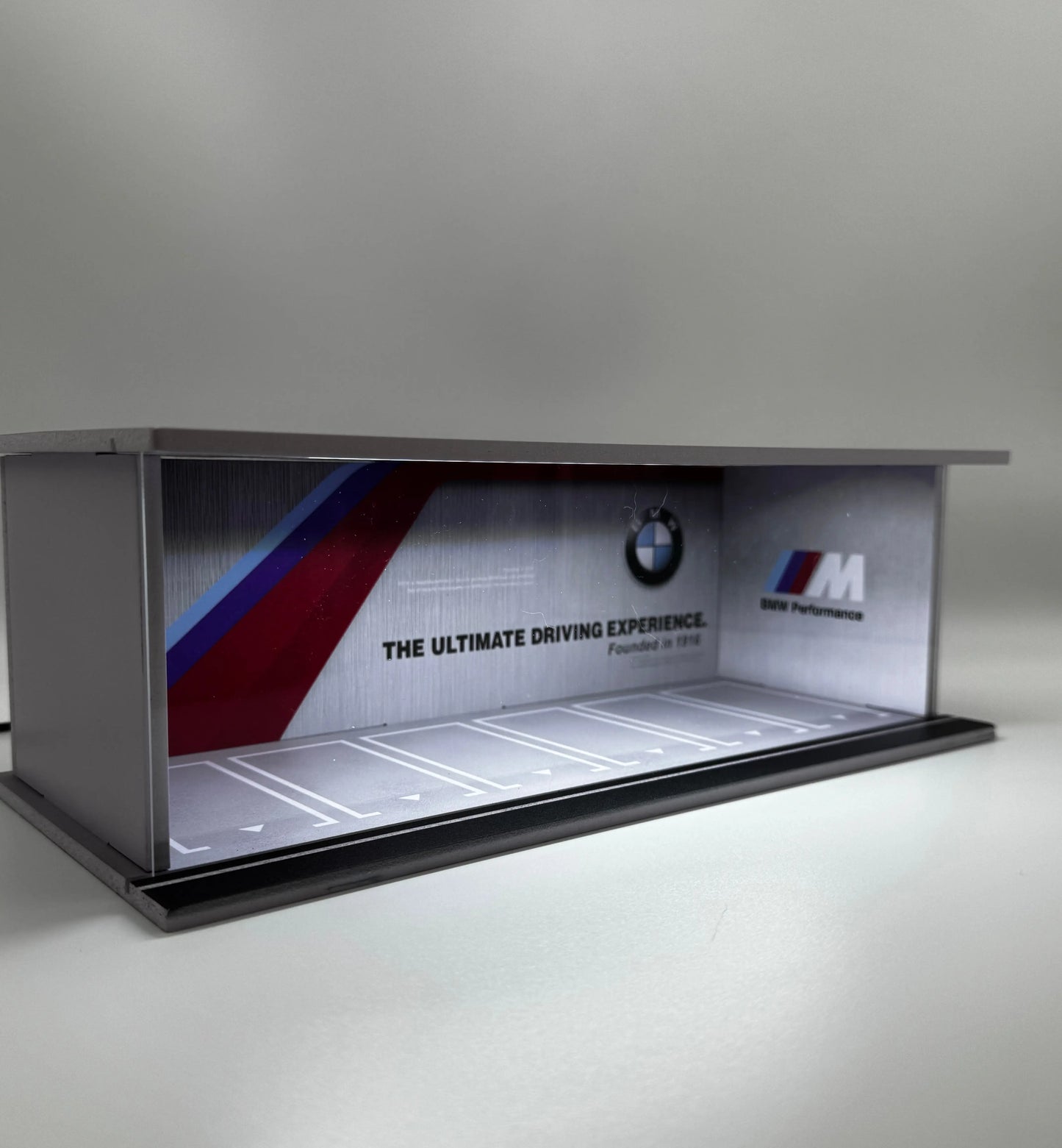 Diorama BMW 1/64 éclairé SVRdiecast