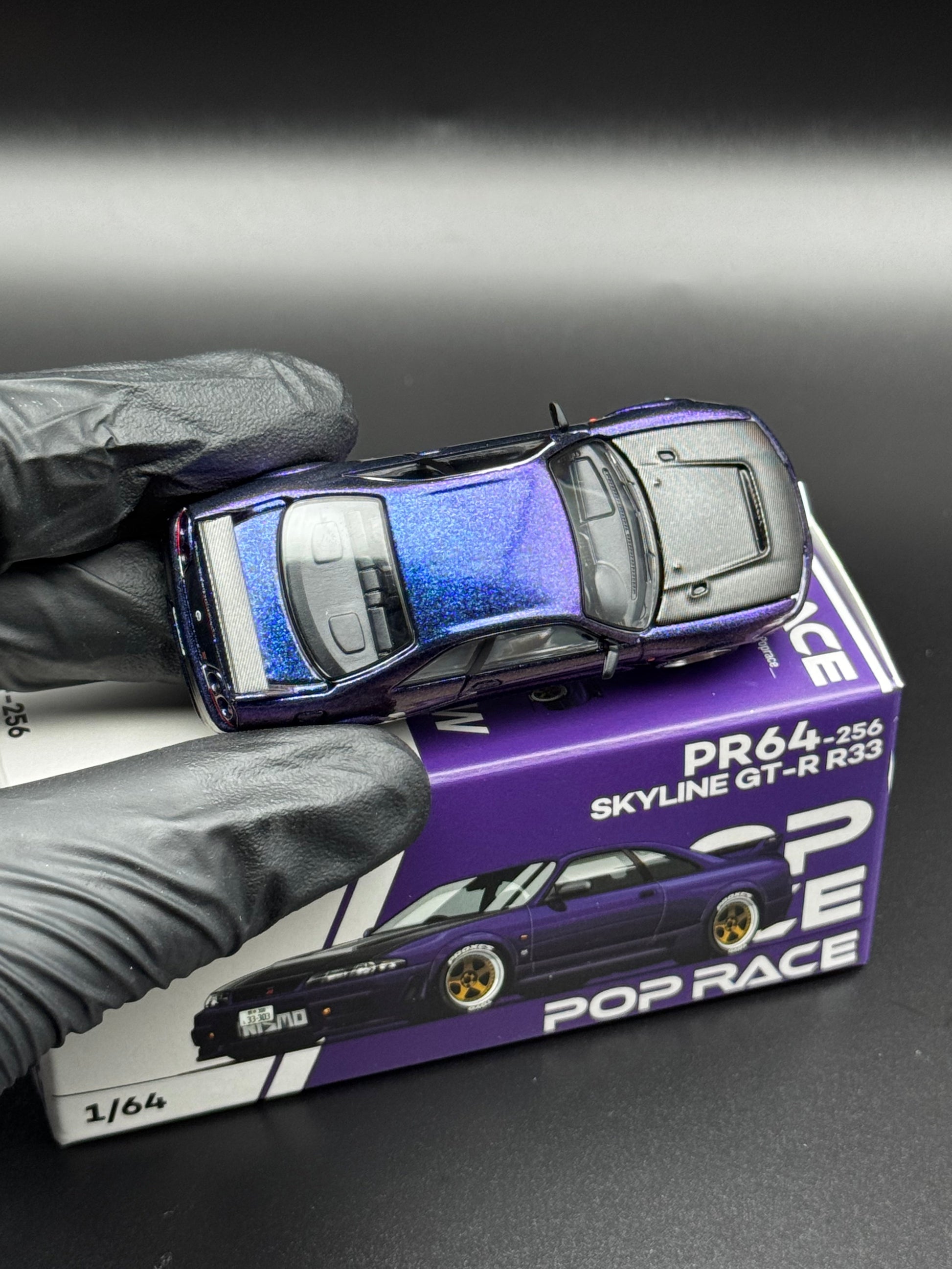 Nissan Skyline GT-R R33 - PopRace 1:64 SVRdiecast