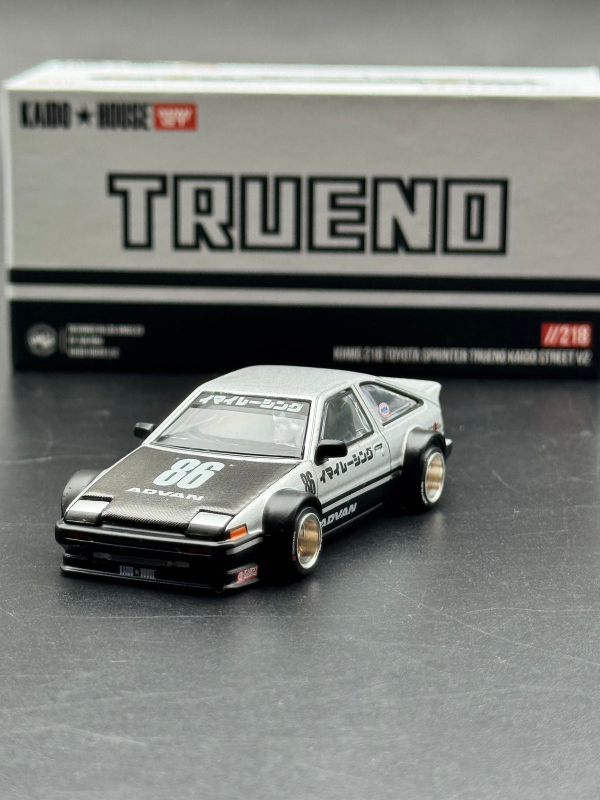 Kaido House x Mini GT Toyota Sprinter Trueno AE86 Imai Racing Advan Argent #86 1:64