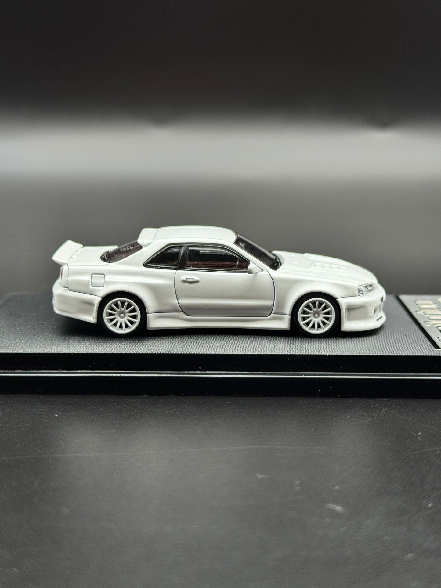 Nissan GT-R r34 Smilodon Time Micro 1/64