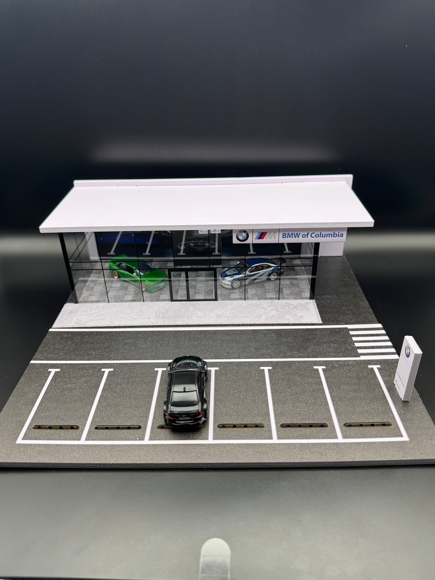 Diorama Concession BMW of Columbia – Showroom | 1:64
