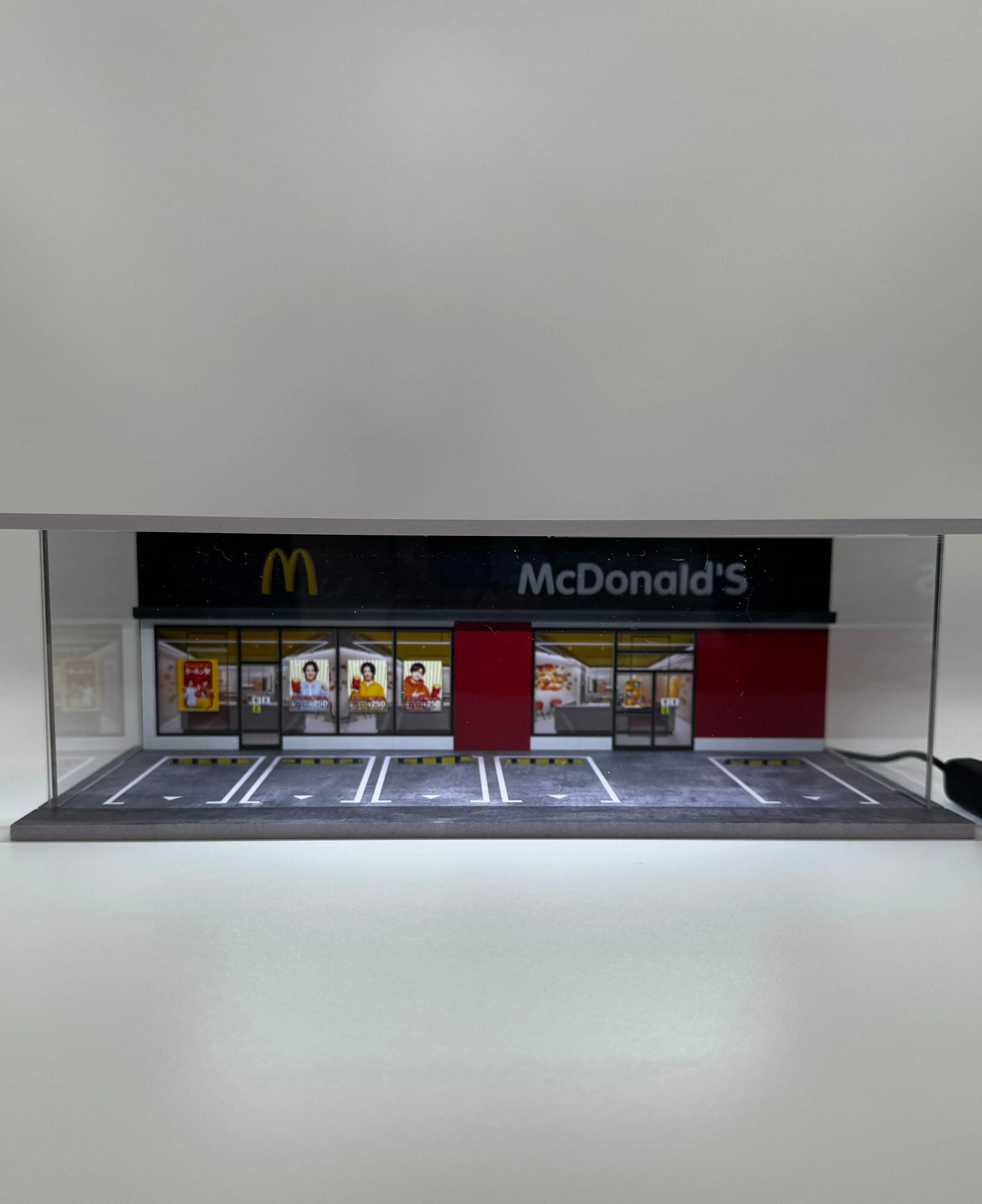 Diorama McDonald’s 1/64 éclairé SVRdiecast