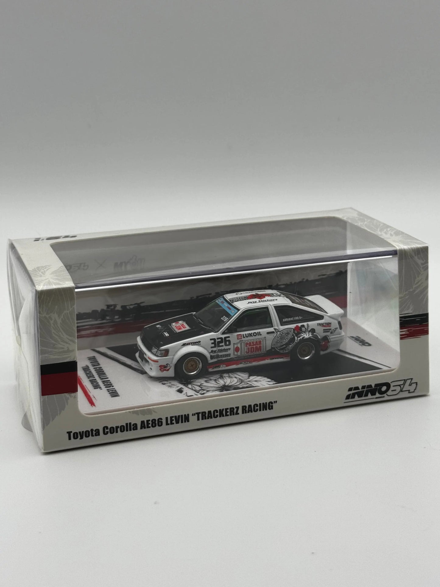Toyota Corolla AE86 Levin “Trackerz Racing” – INNO64 1:64 SVRdiecast