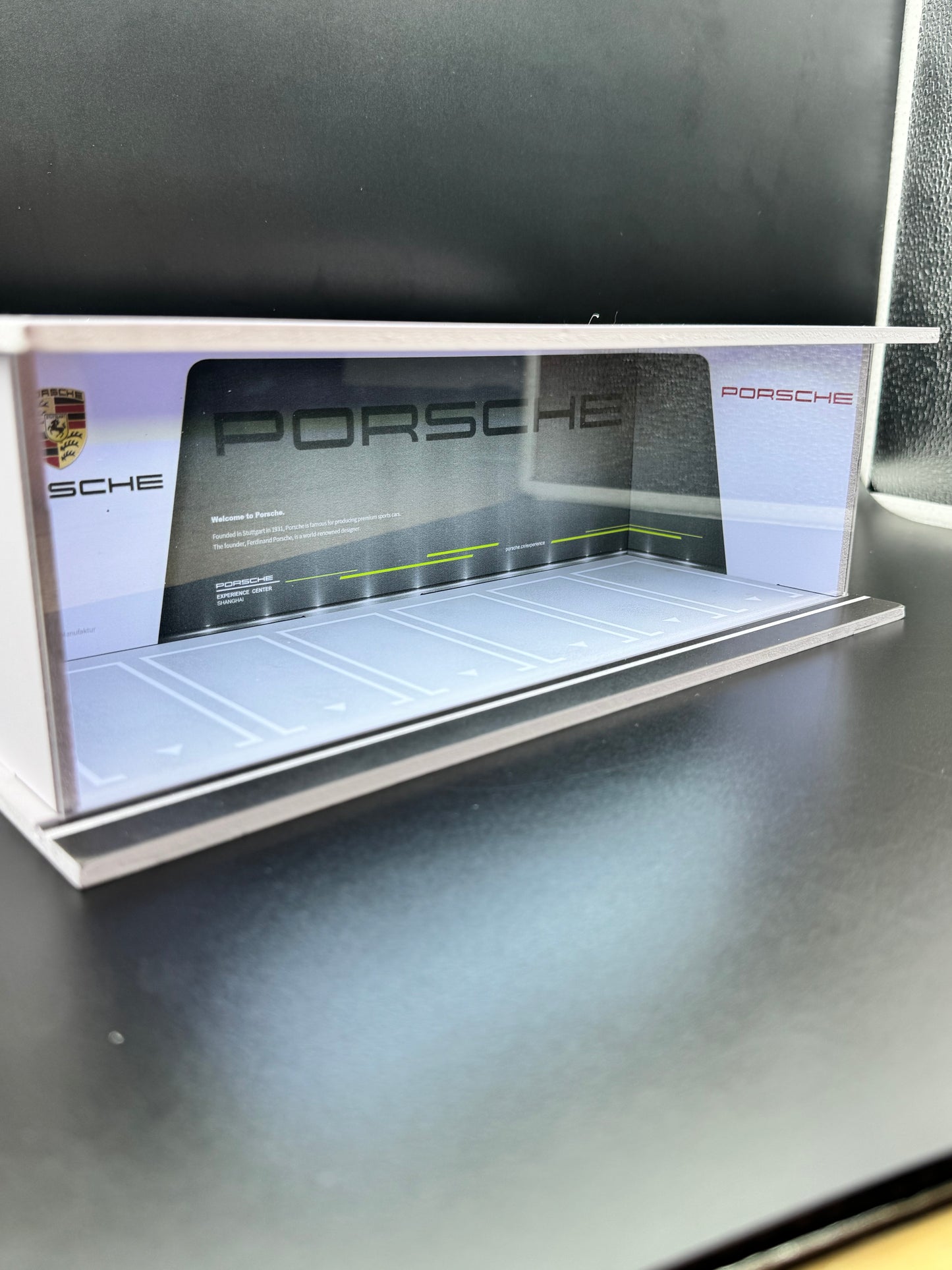 Diorama vitrine Garage Porsche – 1:64