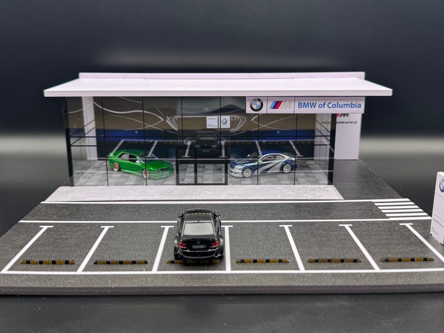 Diorama Concession BMW of Columbia – Showroom | 1:64