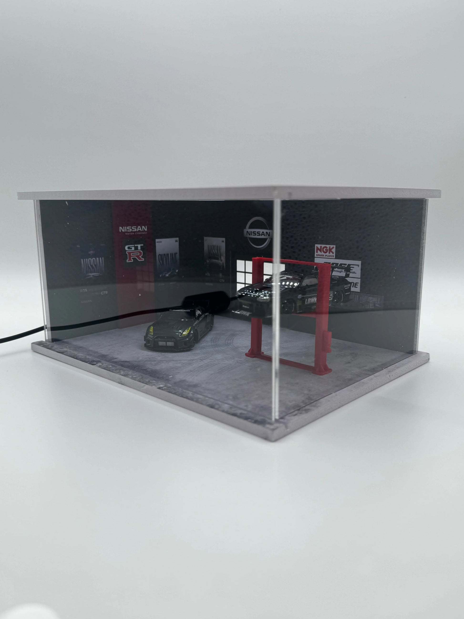 Diorama garage Nissan 1/64 eclairé SVRdiecast