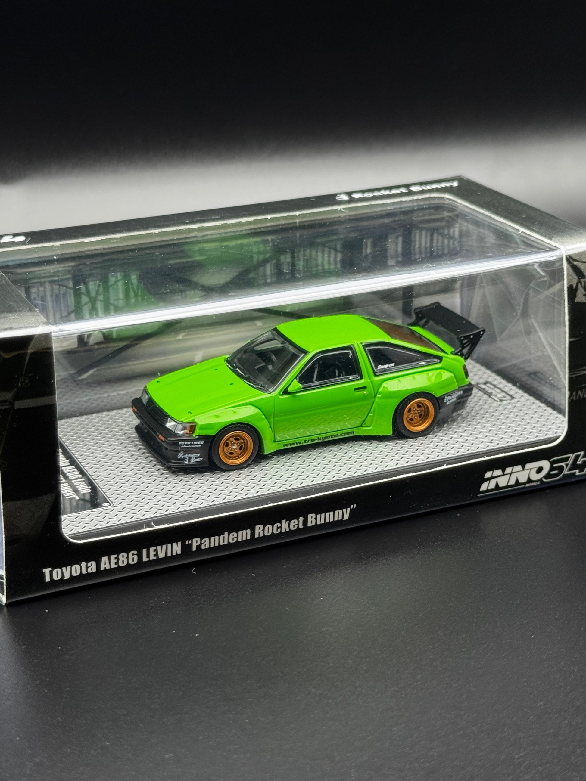 Toyota AE86 Levin “Pandem Rocket Bunny” Vert | Inno64 1:64 SVRdiecast