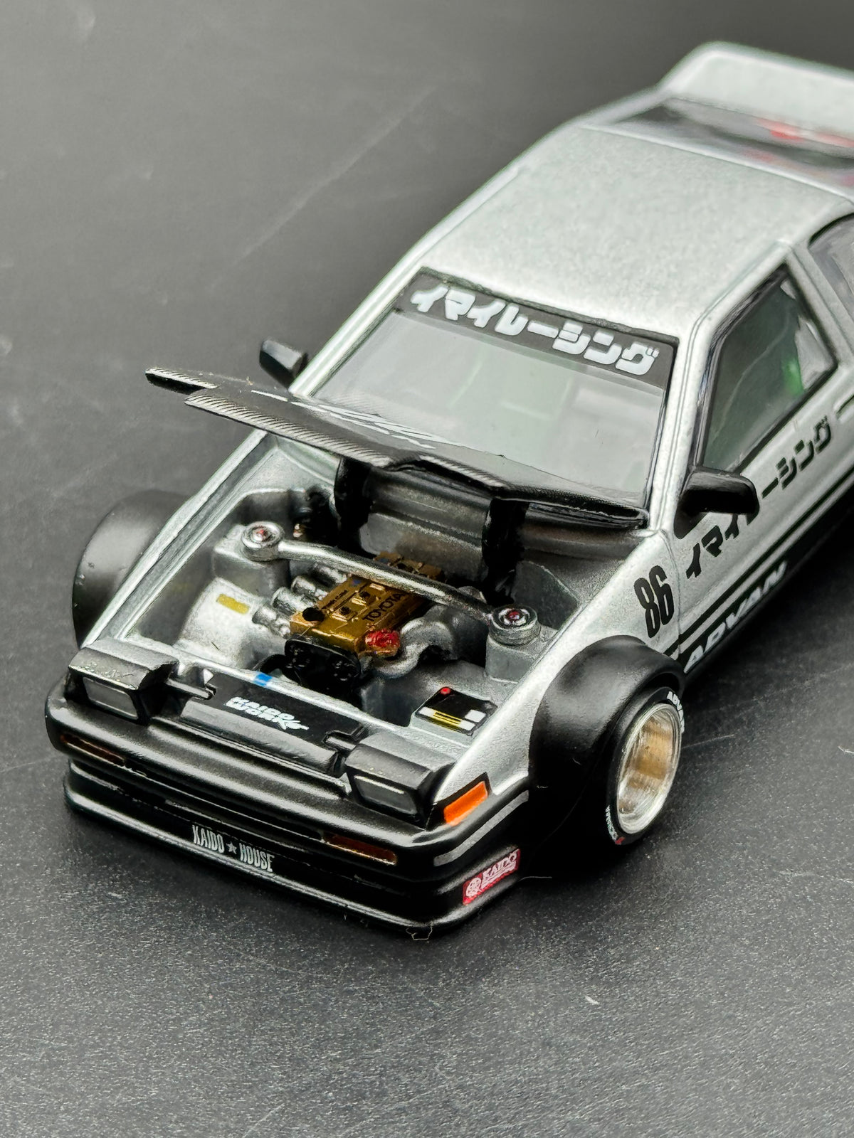 Kaido House x Mini GT Toyota Sprinter Trueno AE86 Imai Racing Advan Argent #86 1:64