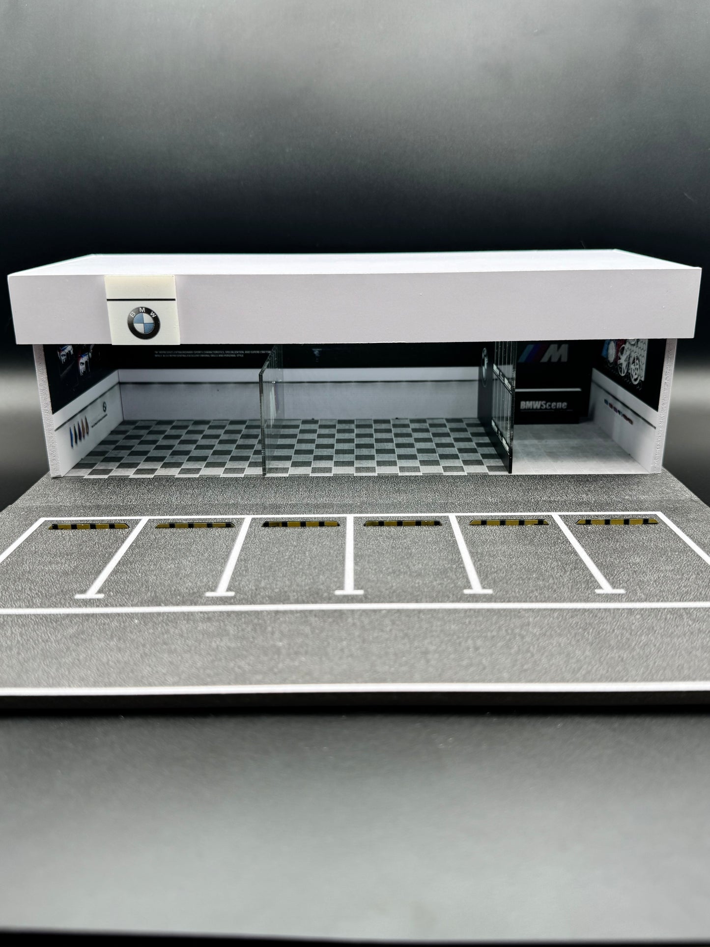 Diorama Concession BMW — 1:64