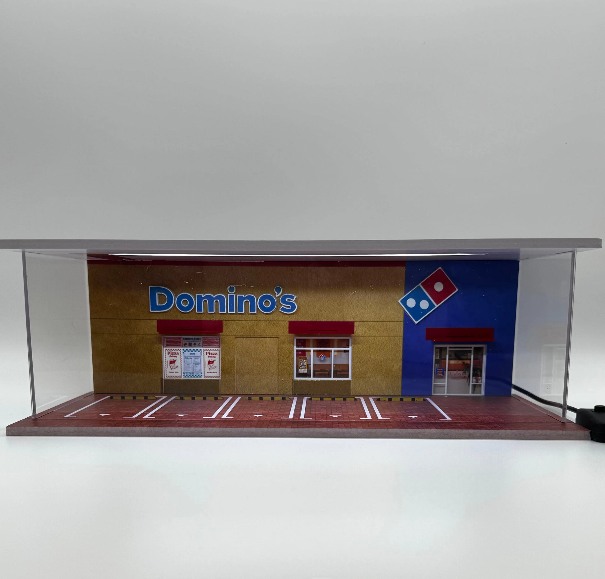 Diorama Domino’s Pizza 1/64 éclairé SVRdiecast