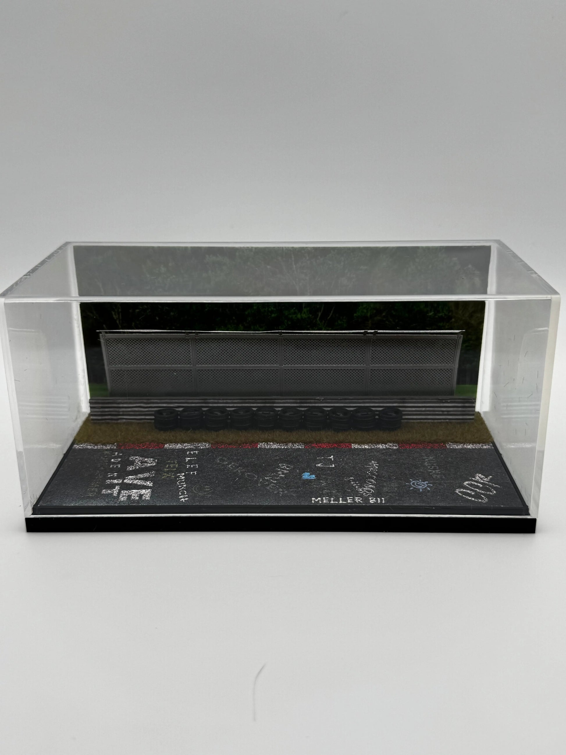 Diorama Circuit 1/64 - Mini Piste de Course pour Voitures Miniatures SVRdiecast