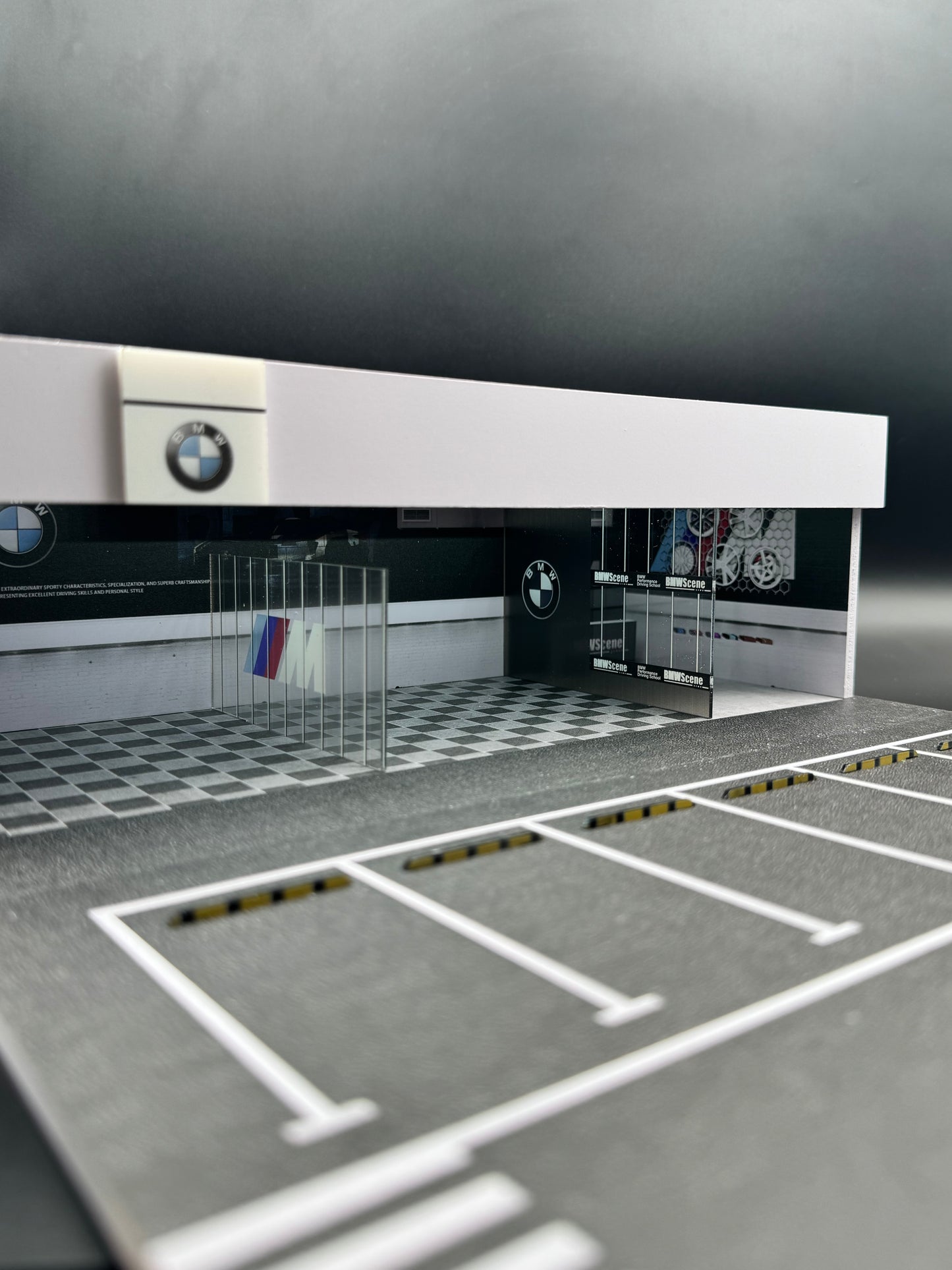 Diorama Concession BMW — 1:64