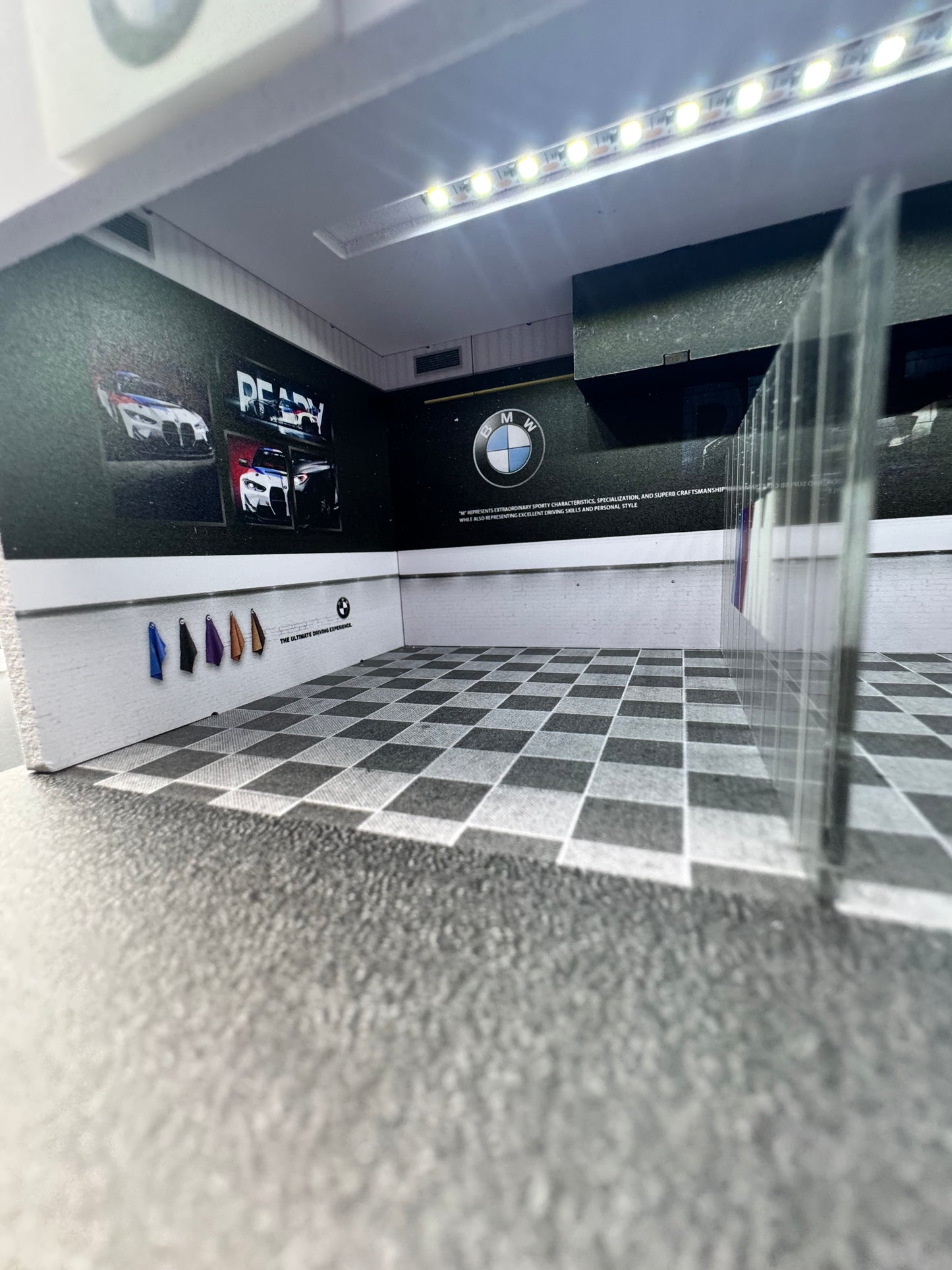 Diorama Concession BMW — 1:64