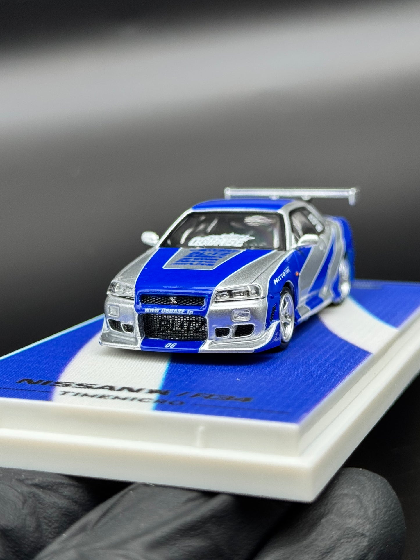 Nissan Skyline GT-R R34 — Édition Limitée “Most Wanted” | Time Micro 1/64
