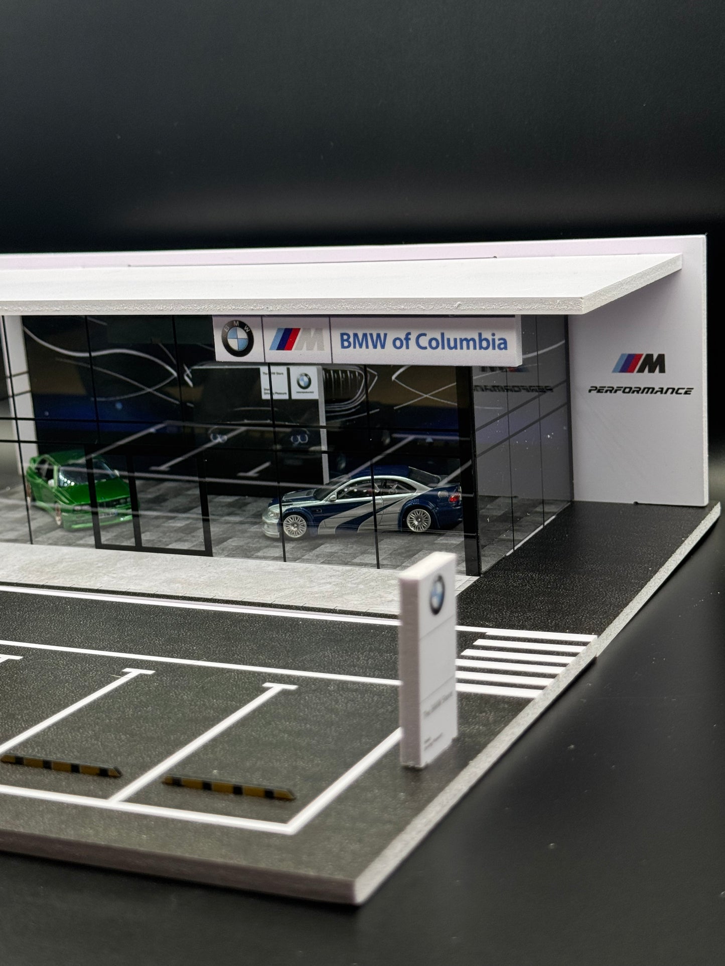 Diorama Concession BMW of Columbia – Showroom | 1:64