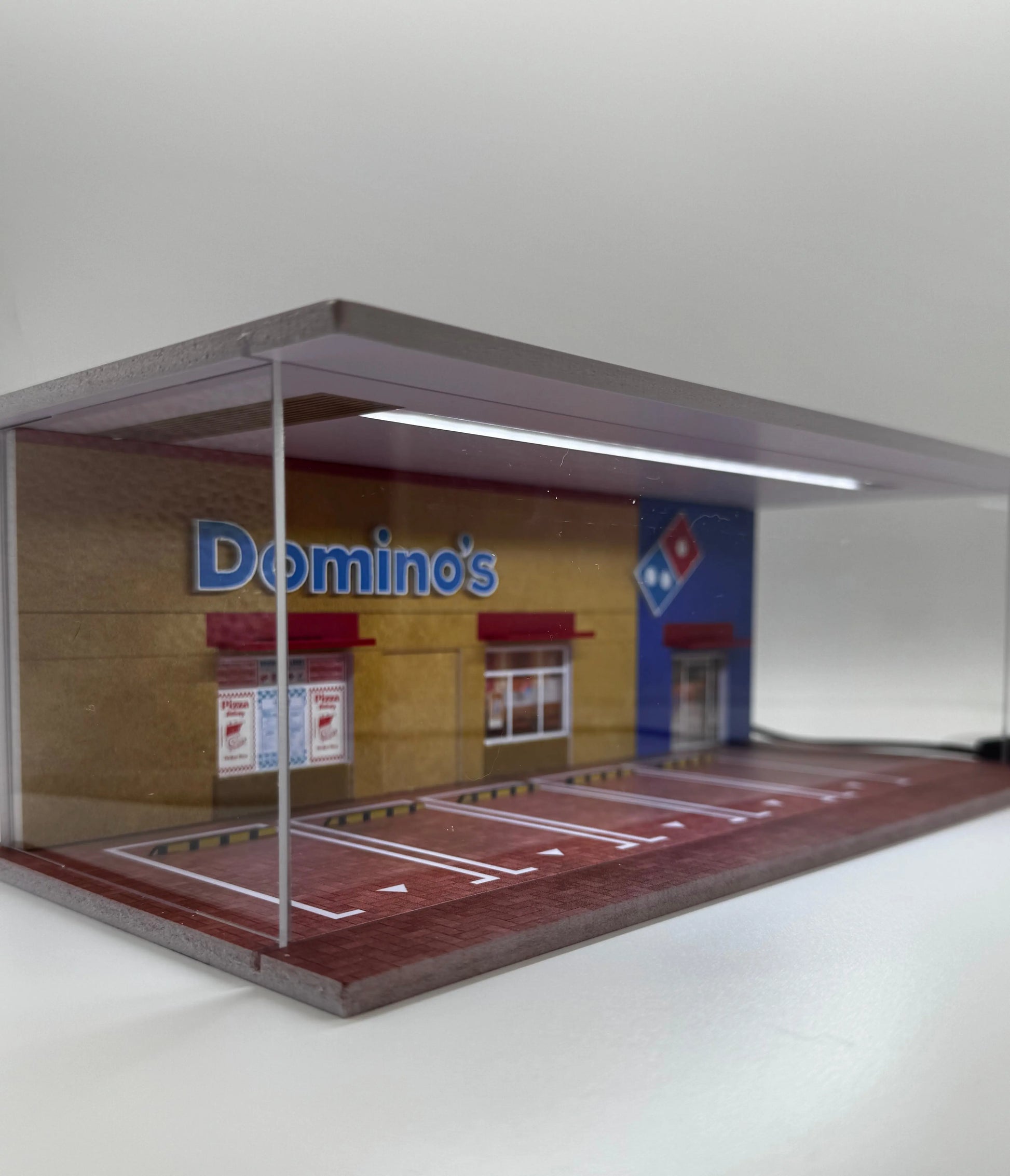 Diorama Domino’s Pizza 1/64 éclairé SVRdiecast