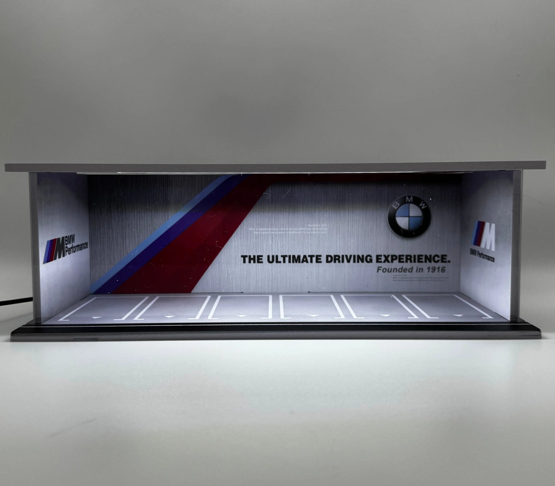 Diorama BMW 1/64 éclairé SVRdiecast