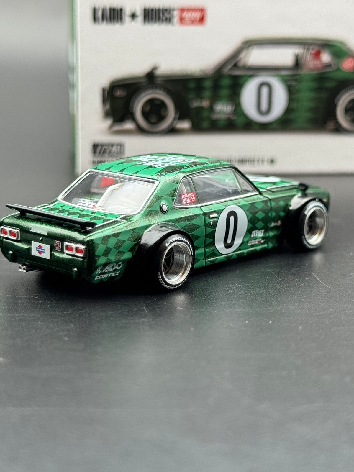 Kaido House x Mini GT Nissan Skyline 2000GT-R Kaido Works 1:64