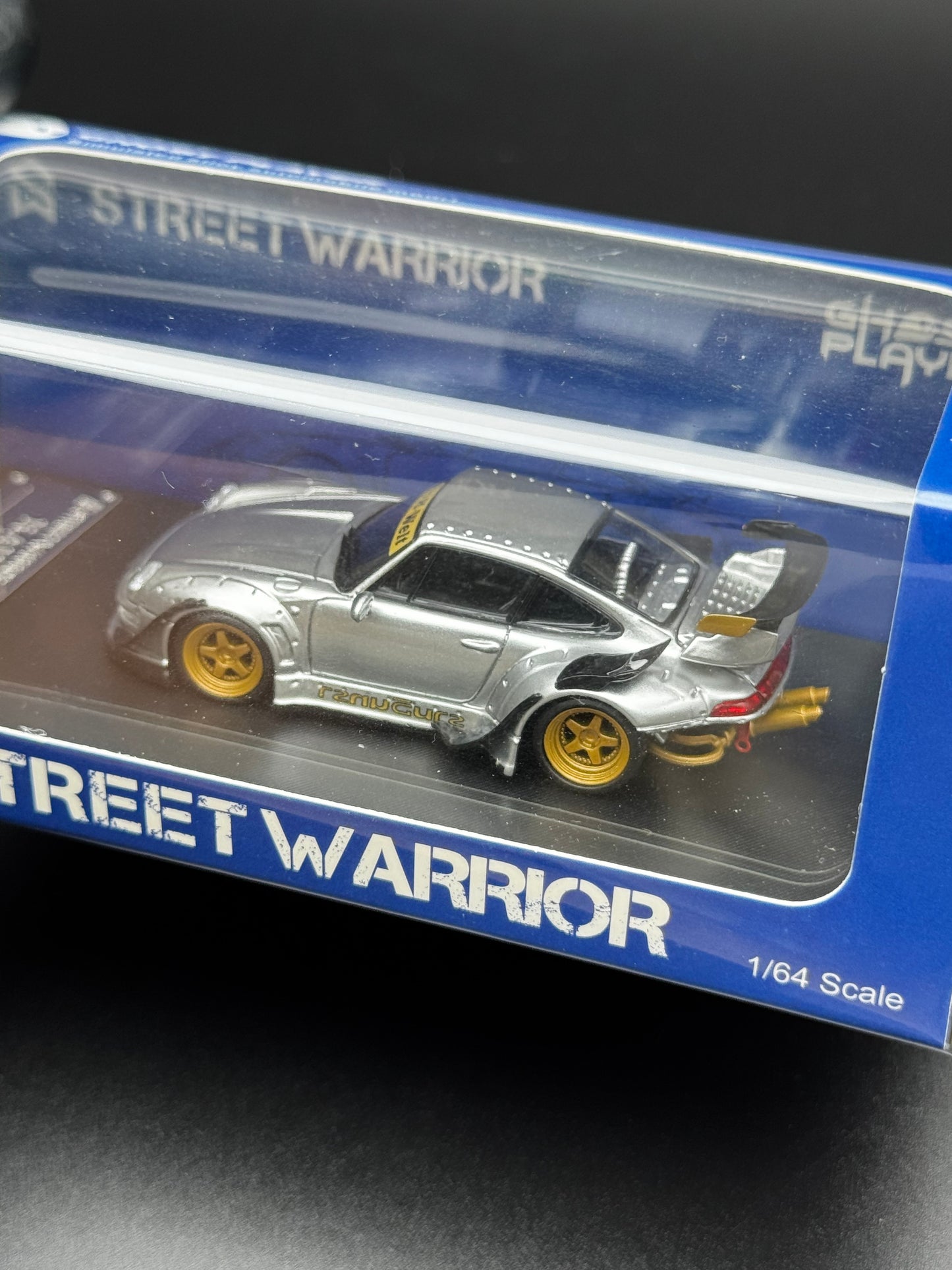 Porsche RWB 993 “Rauh-Welt Begriff” Argent – Street Warrior × Ghost Player | 1:64
