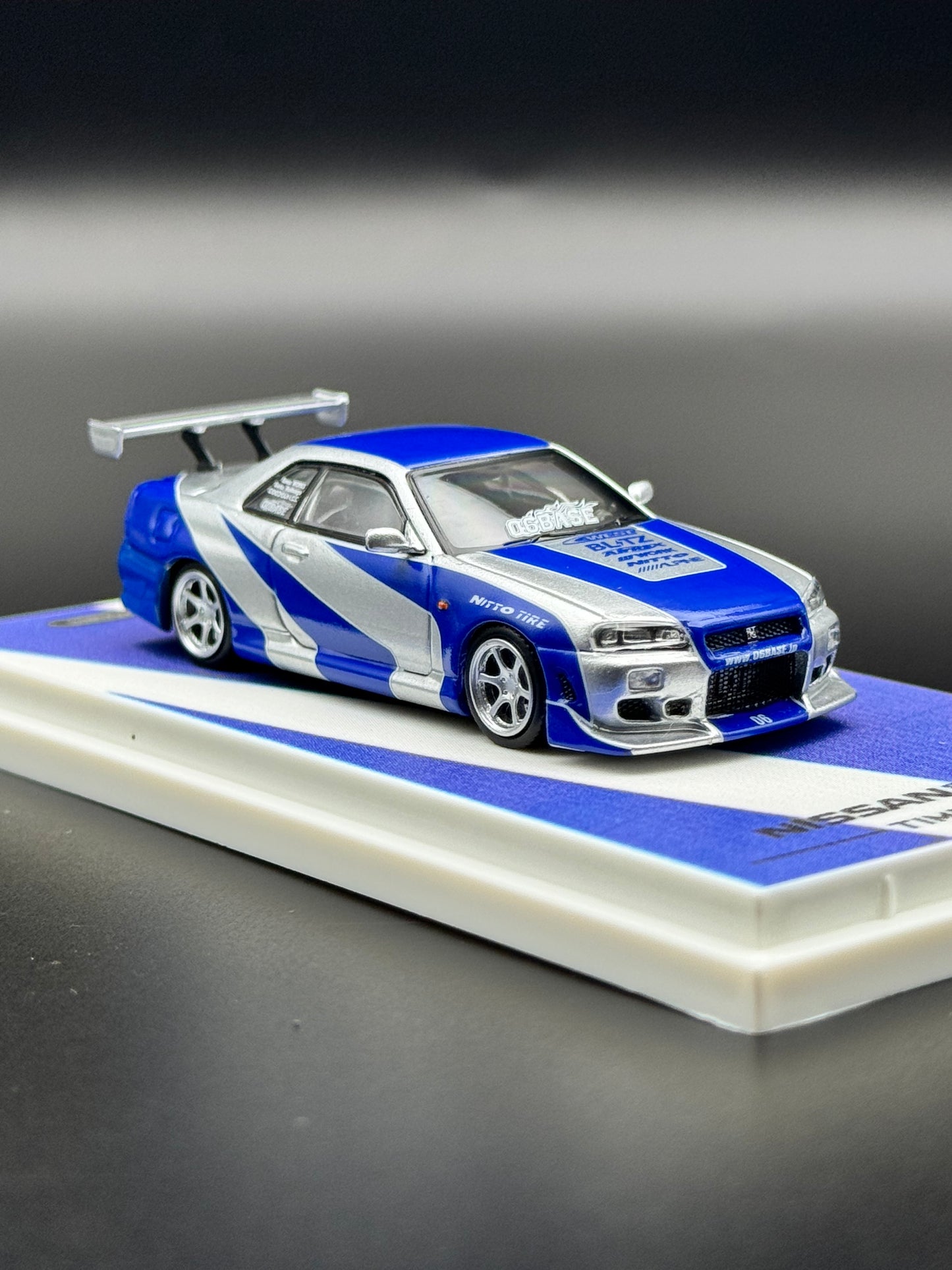 Nissan Skyline GT-R R34 — Édition Limitée “Most Wanted” | Time Micro 1/64